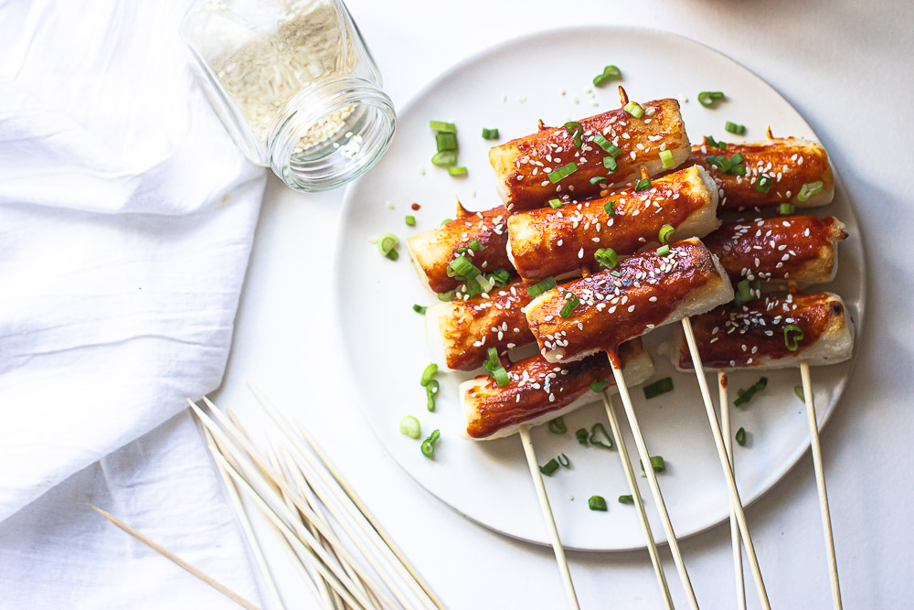 This grilled tteokbokki is a popular Korean street food that comes in the form of a sweet and chewy rice cake. A delicious Asian sauce soaks these rice cakes (or more appropriately, rolls) once they’ve been grilled to perfection. These spicy, Korean rice cakes are usually about the size of a thumb and have the perfect light crisp on the outside with a delightfully chewy center.