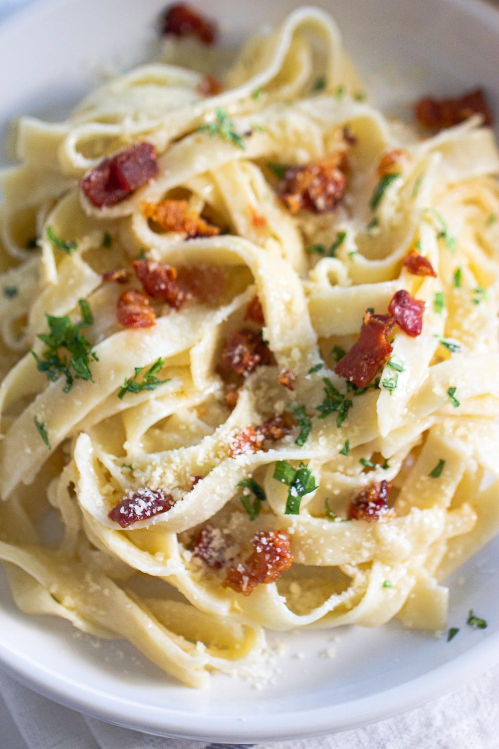 This creamy pear and mascarpone pasta get its kick from pear tossed in mascarpone cheese and crispy prosciutto. Ready on the table in 15 minutes and it's perfect for a quick weeknight recipe.