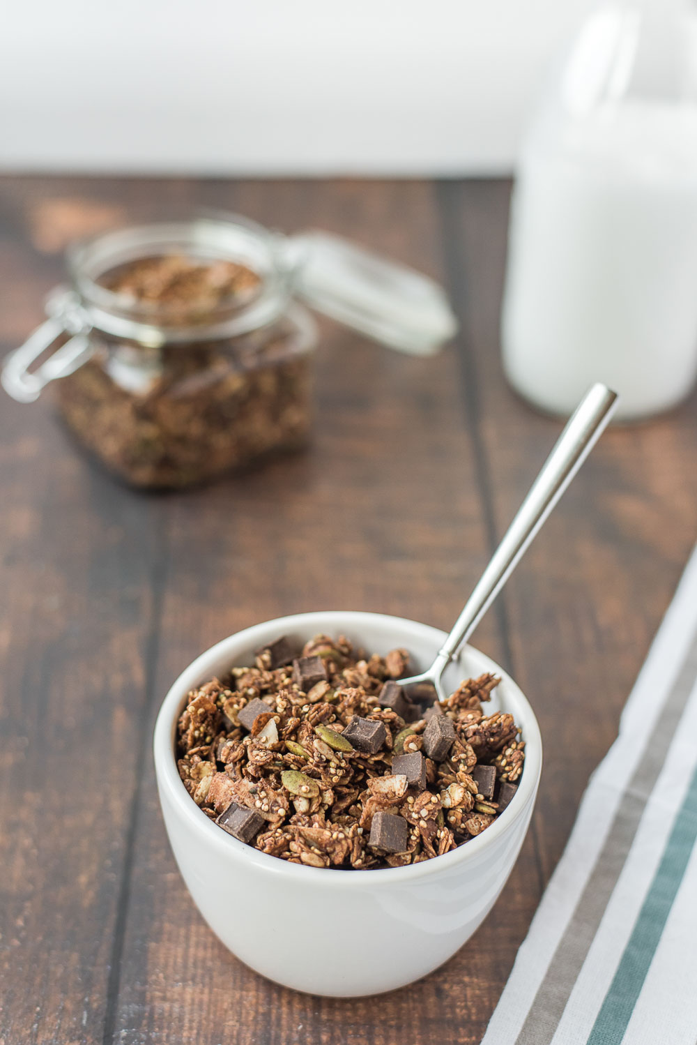 An easy recipe for the best healthy dark chocolate granola
