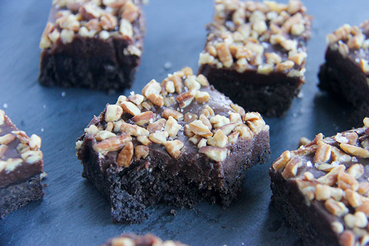 Curb your sweet tooth with these Salted Caramel Brownies – These brownies are pure bliss!