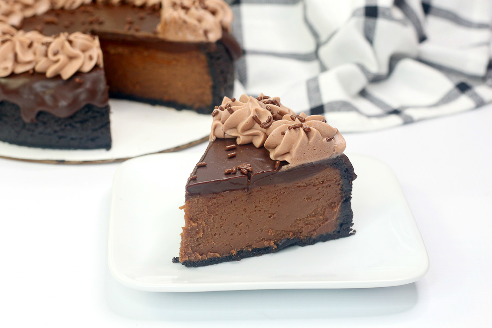 If you love homemade cheesecake, then you’re going to love this Instant Pot Nutella Cheesecake Recipe. Rich, decadent chocolate cheesecake to satisfy your sweet tooth craving.
